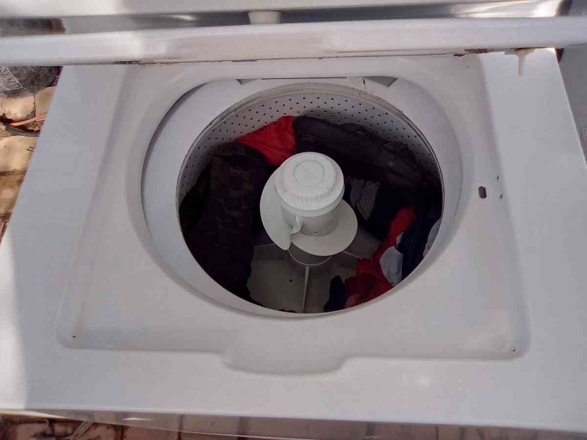 STACK UNIT FULL SIZE KENMORE WASHER AND DRYER WHITE ON WHITE