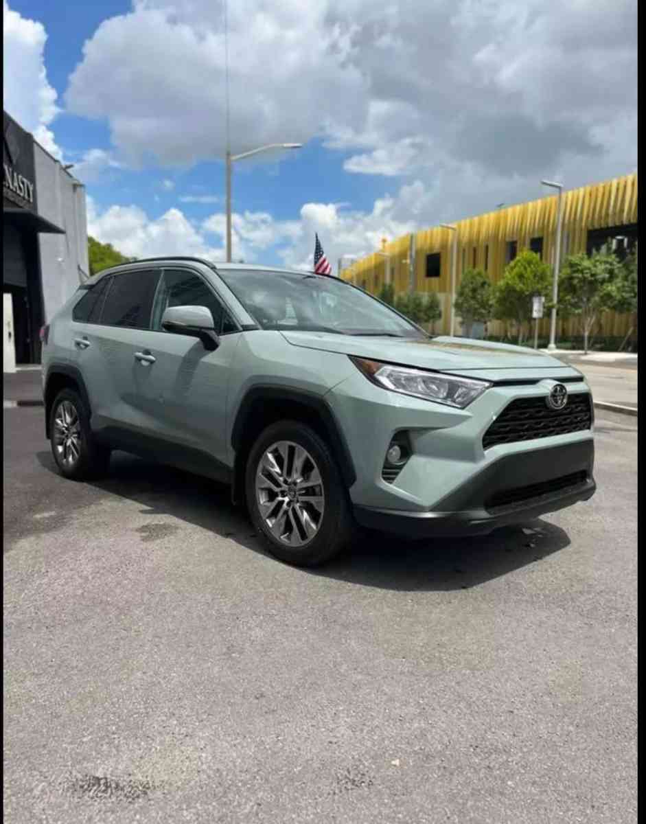 Toyota rav4 XLE  Financiado