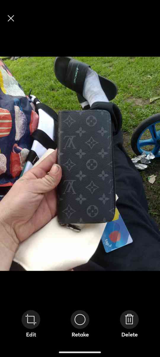 unisex LV wallet