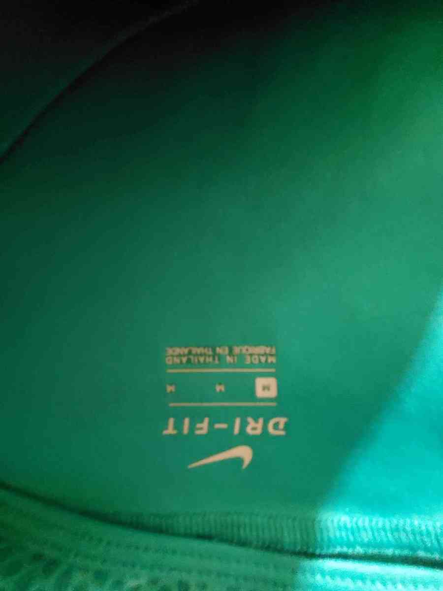 Nike size medium dry fit turquoise shirt bust 36 inches