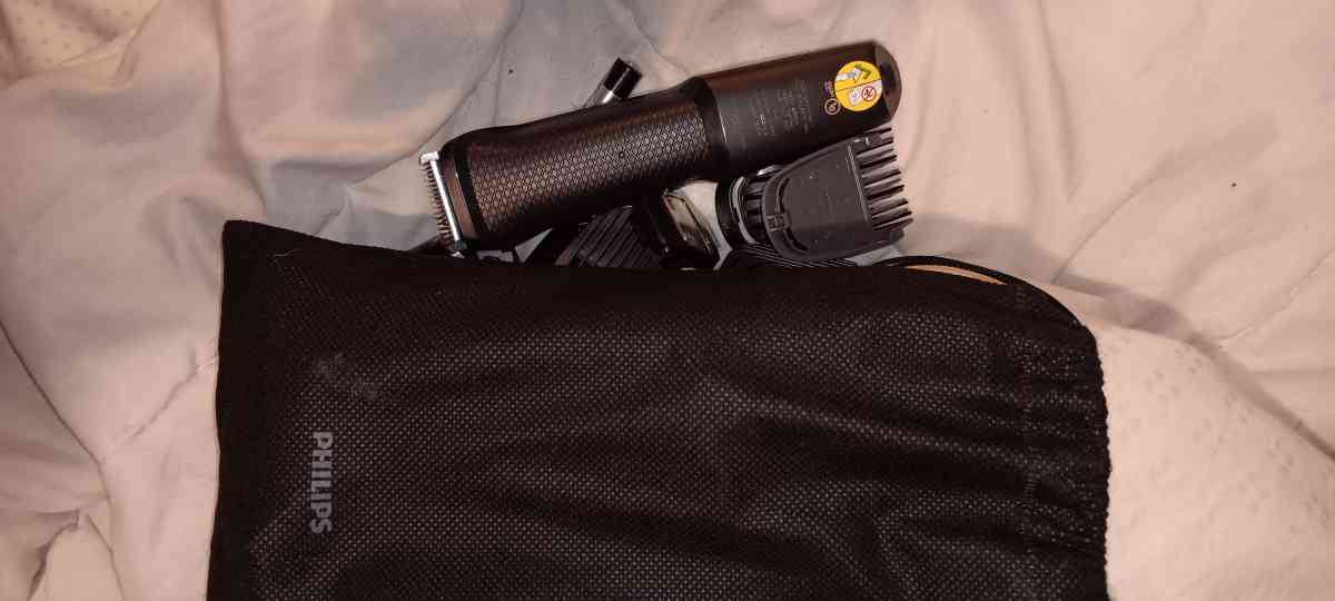 razor one electric the other rechargeable