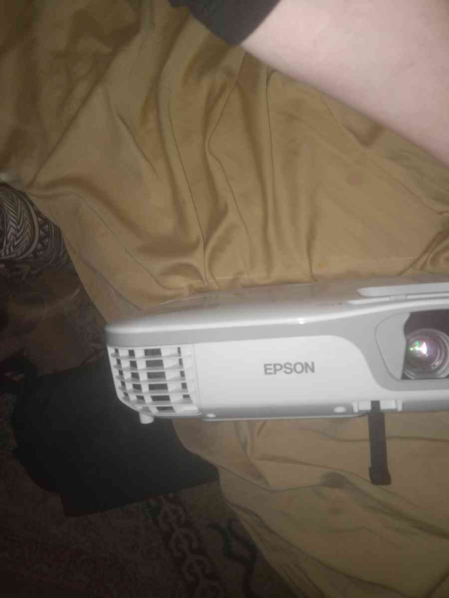 Epson home cinema 3LCD 1080p projector