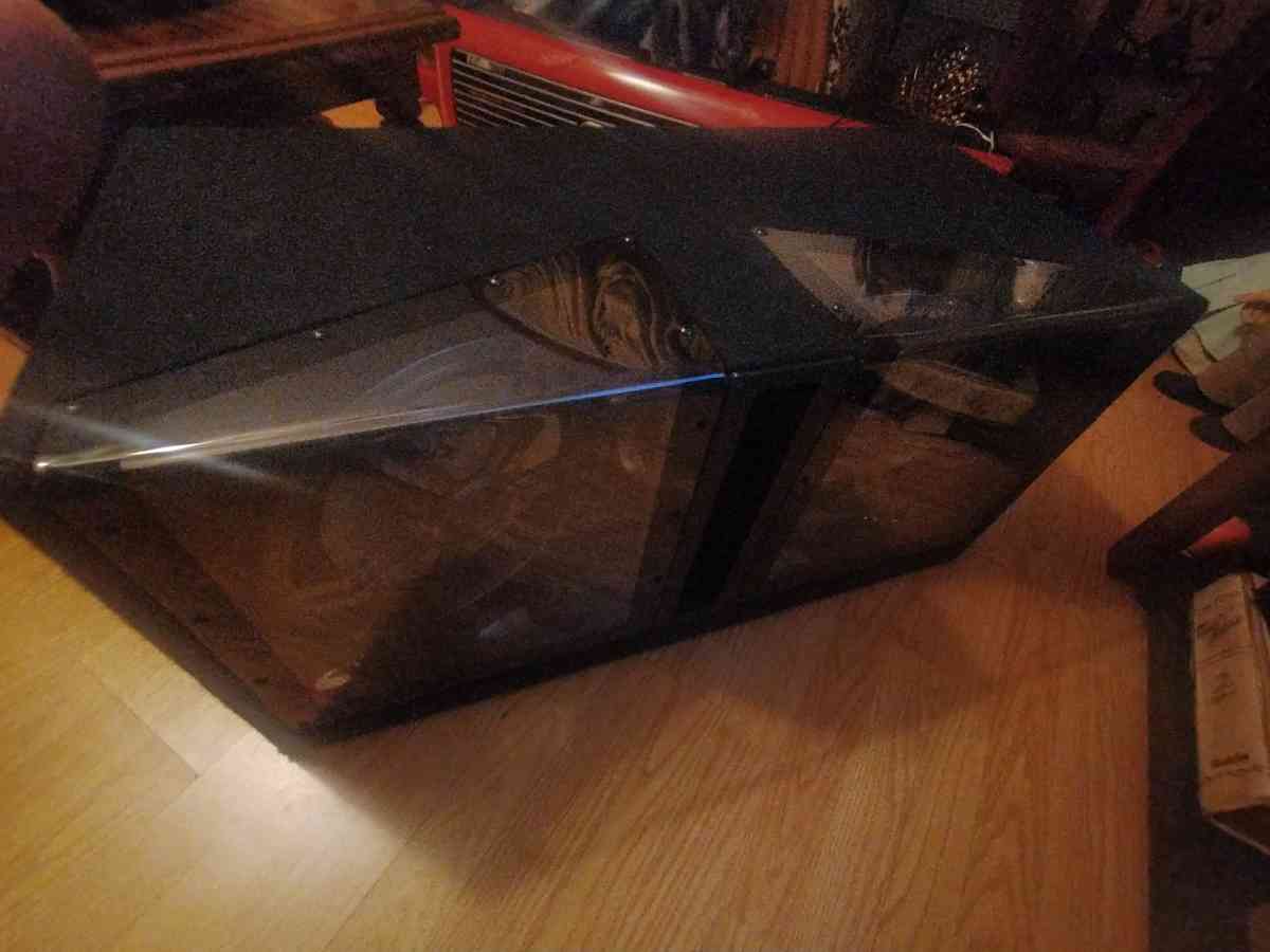 2 12 2400watt in a glow bandpass box