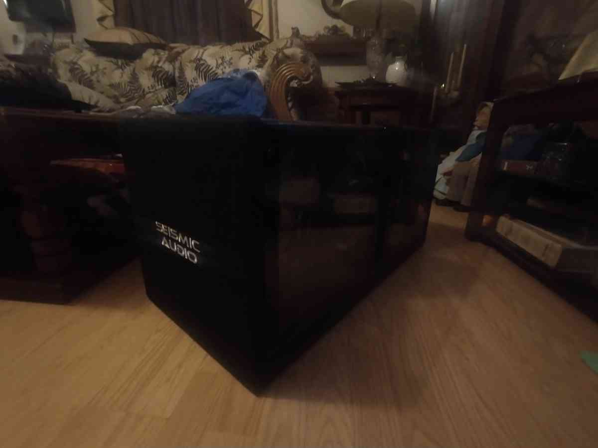 2 12 2400watt in a glow bandpass box