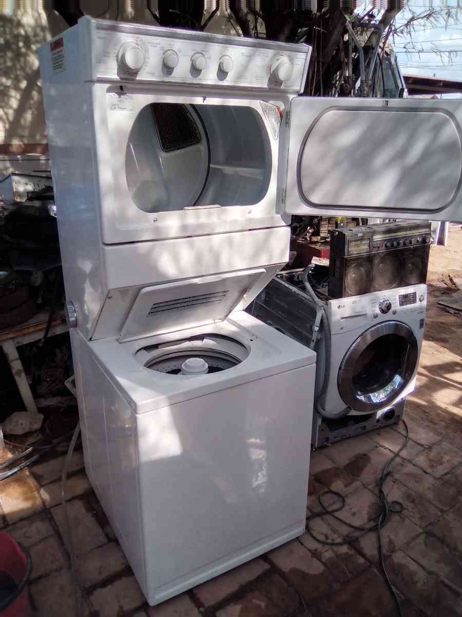 STACK UNIT FULL SIZE KENMORE WASHER AND DRYER WHITE ON WHITE