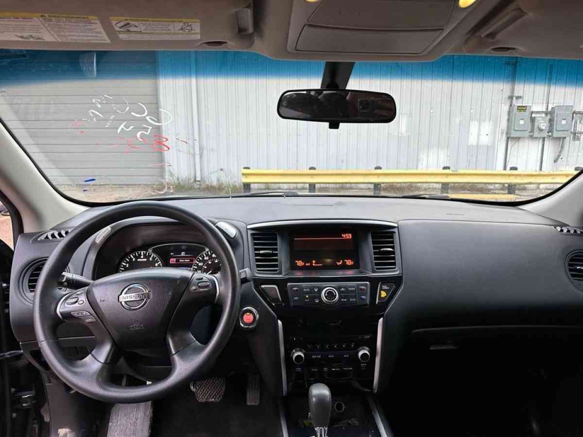 2016 Nissan pathfinder s