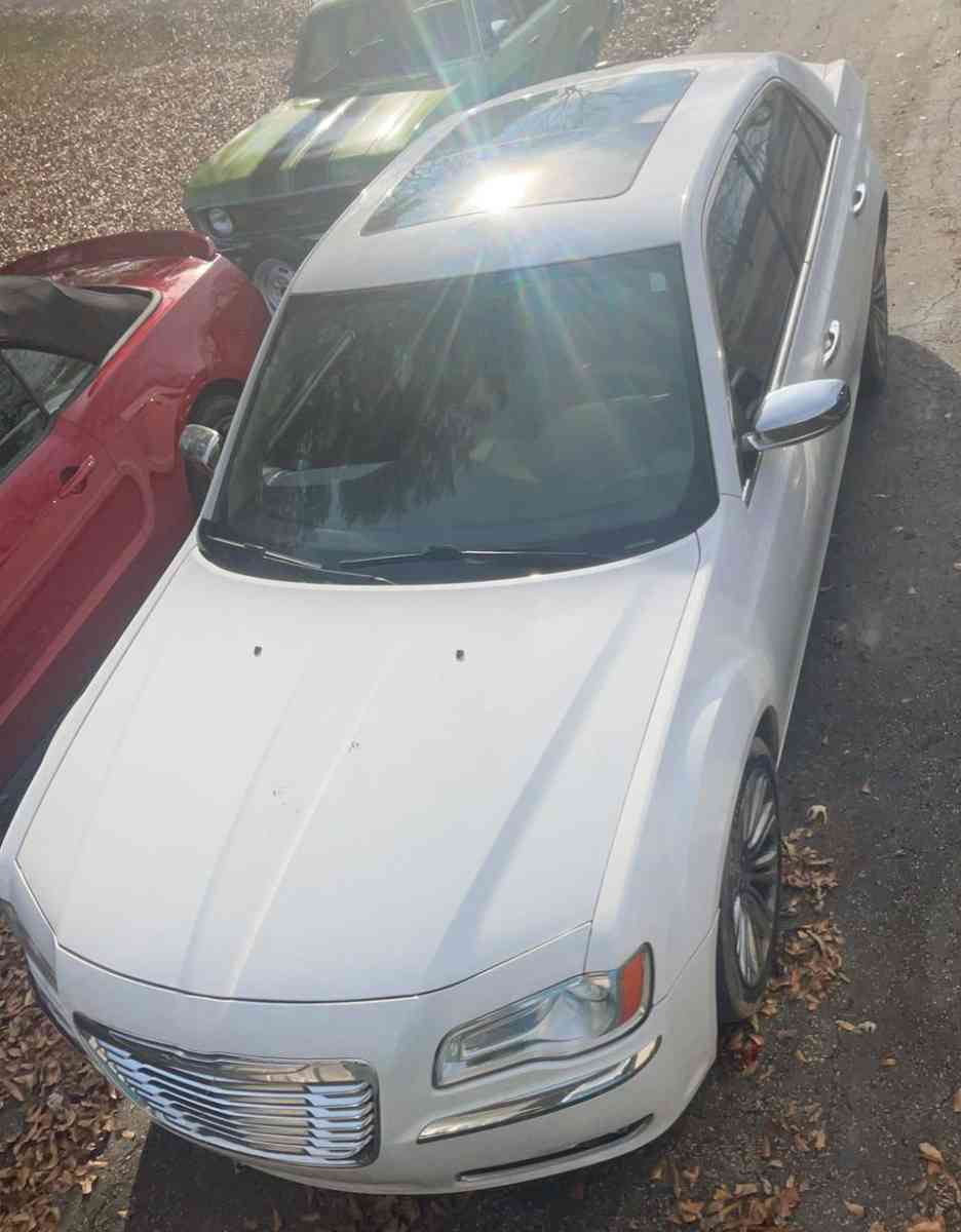 White 2013  Chrysler 300C Sedan 4D