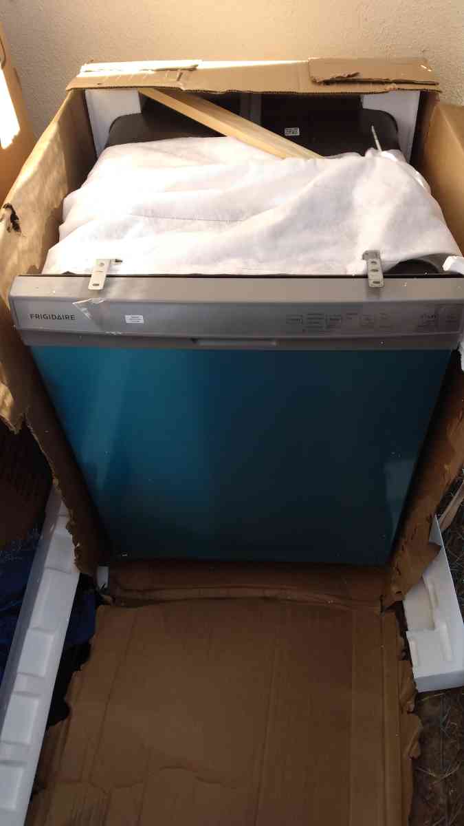 Frigidaire electric range stove and Dishwasher