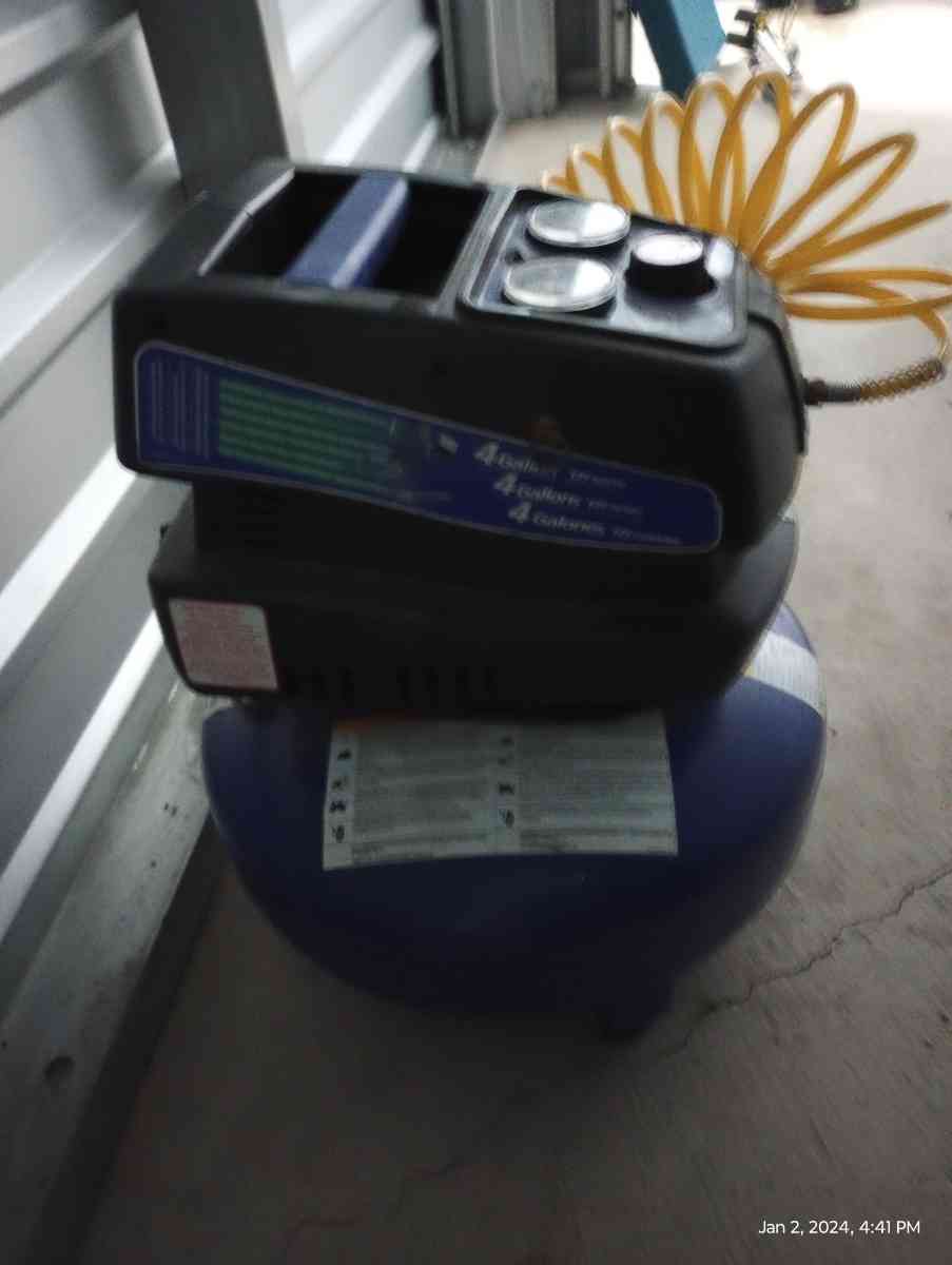 Campbell Hausfeld 4 Gallon Pancake Air Compressor