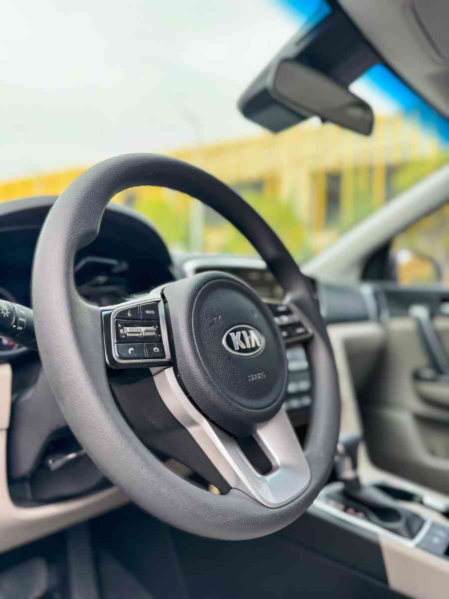 2020 KIA SPORTAGE  19200 millas  1800 down pay