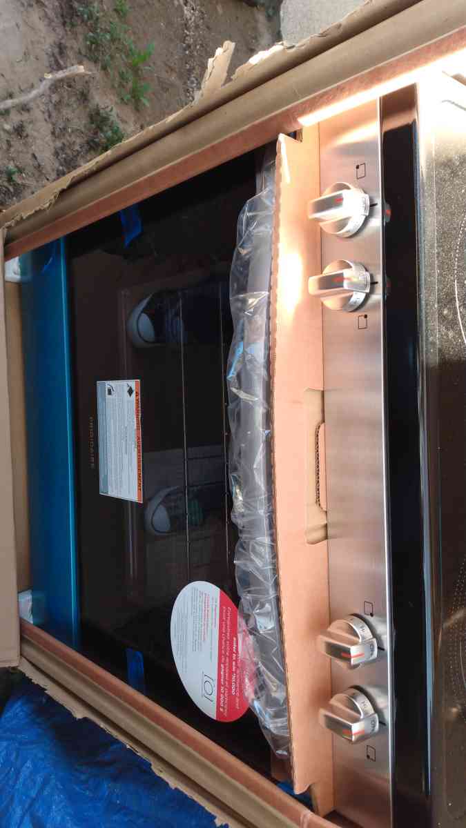 Frigidaire electric range stove and Dishwasher