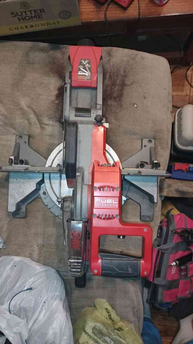 Milwaukee Fuel 10 in Dual Bevel Compound Sliding Miter Saw