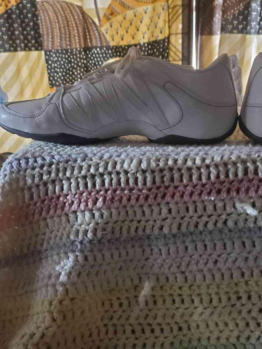 Nike white sneakers size 10 lace up