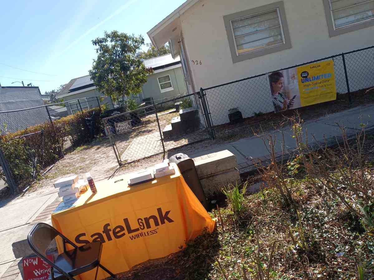 free SafeLink wireless phones