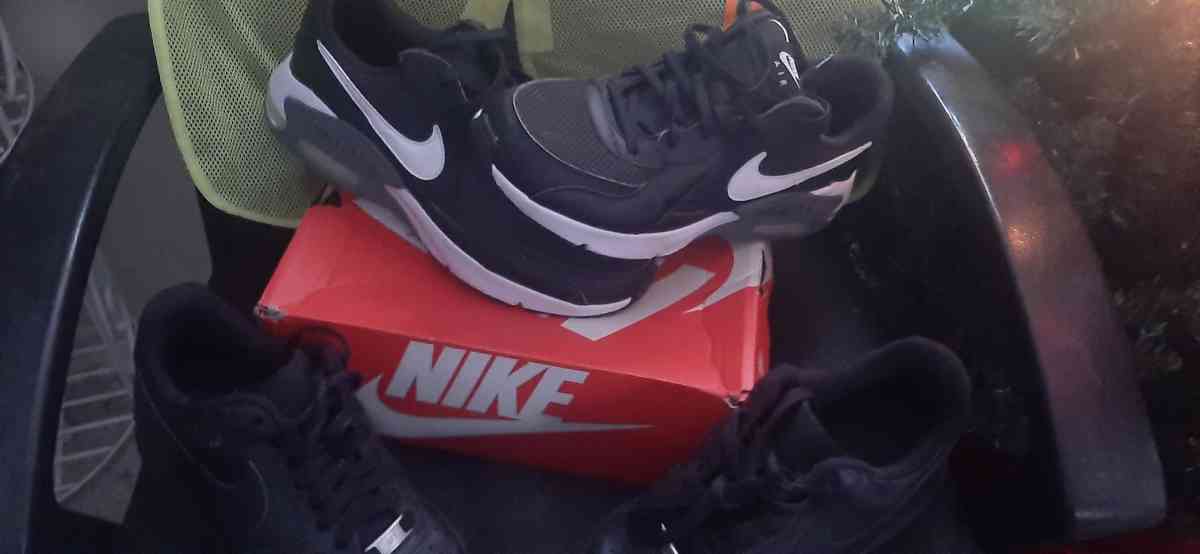 Nike air maxes