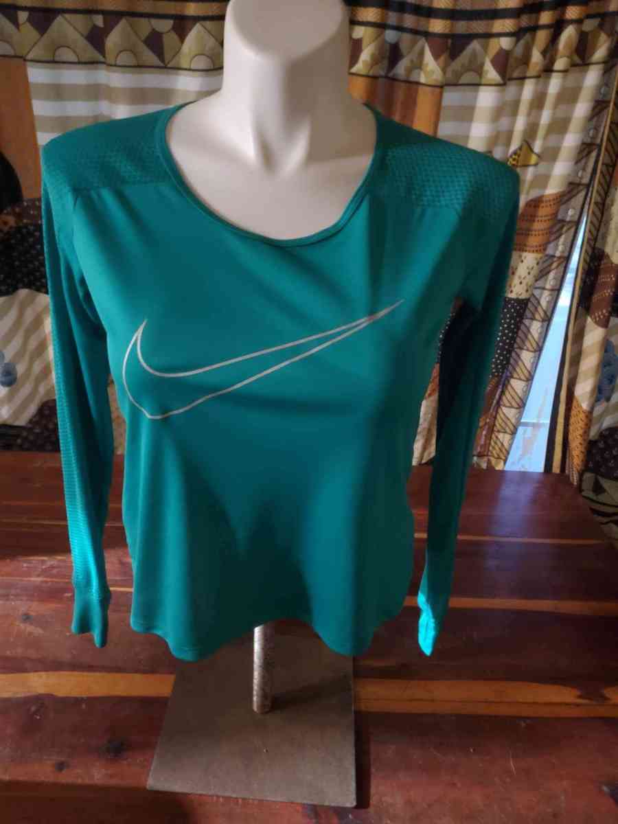 Nike size medium dry fit turquoise shirt bust 36 inches