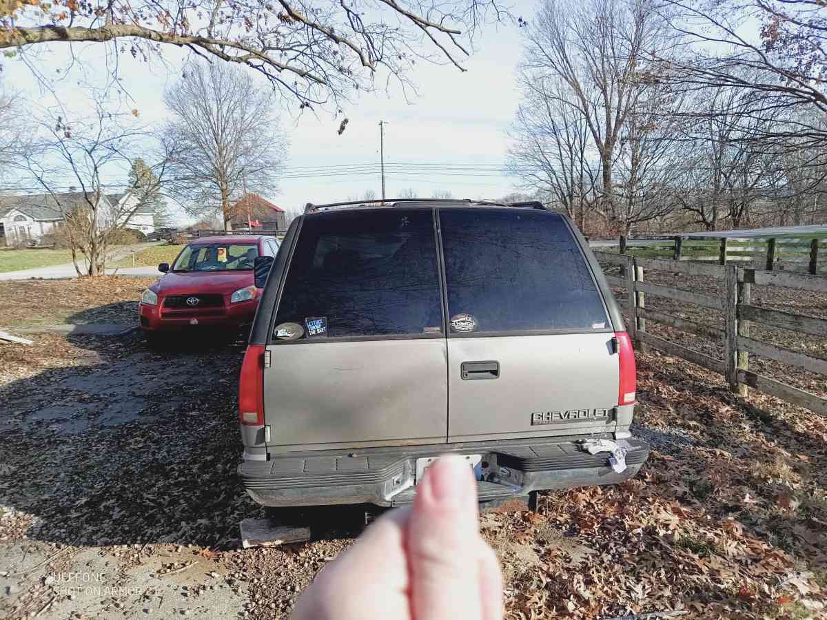 1999 Chevy Tahoe 30k miles on engine needs transmission