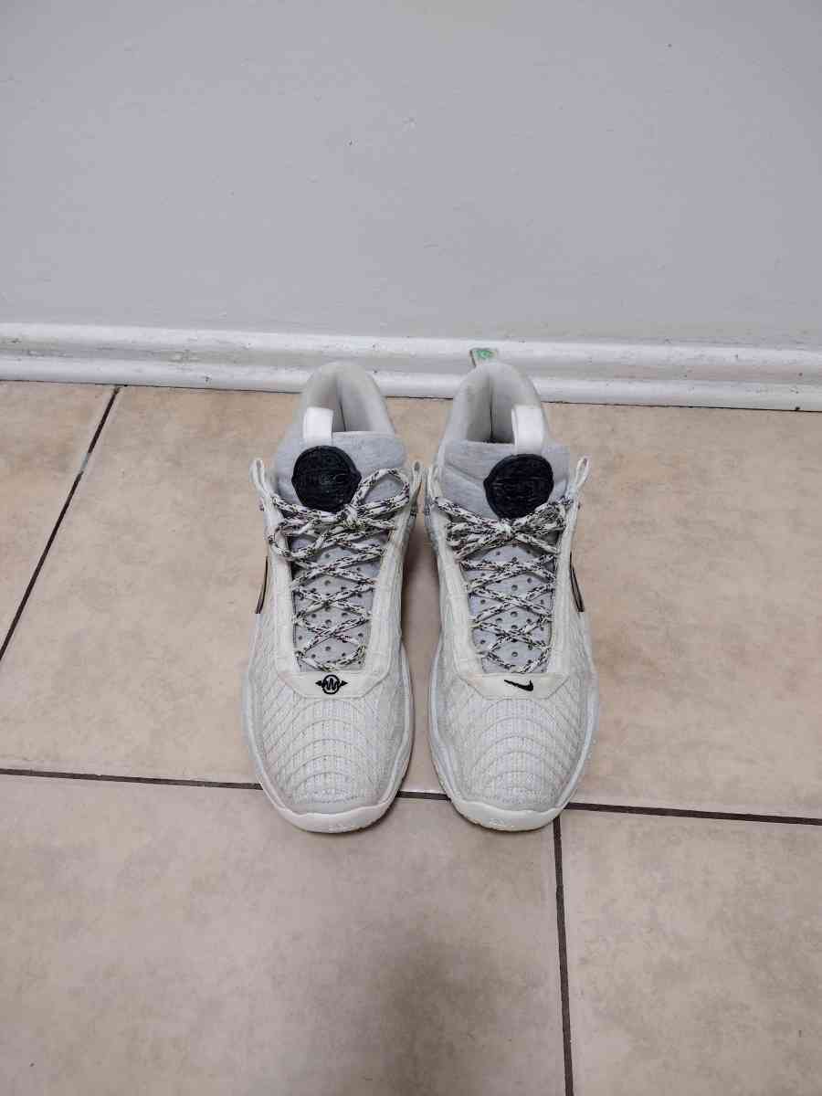 Nike Cosmic Unity Size 12 Mens