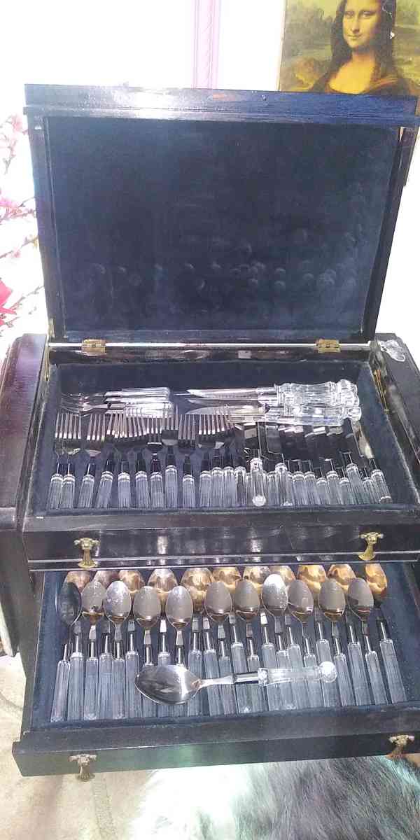 61 piece vintage Lucite flat ware