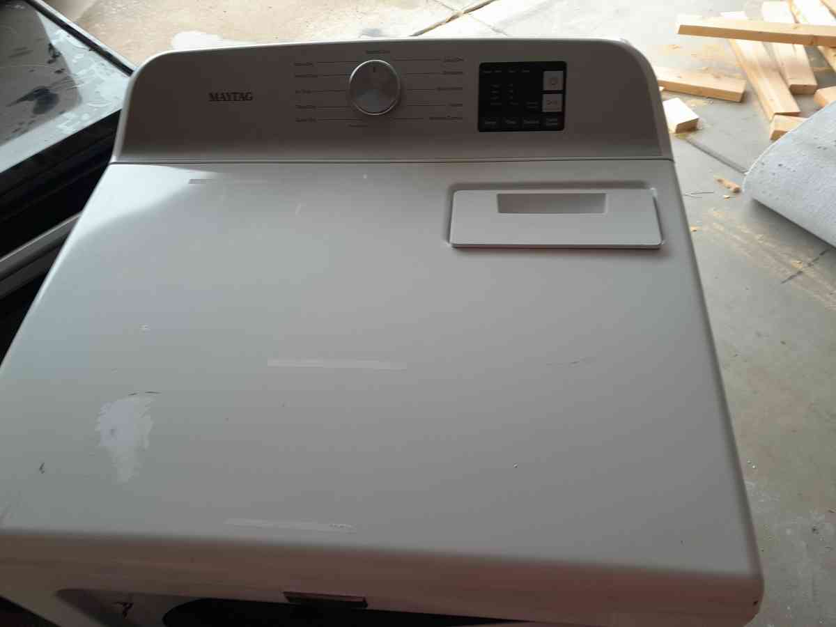 GAS DRYER NEW WHITE ON WHITE WITH