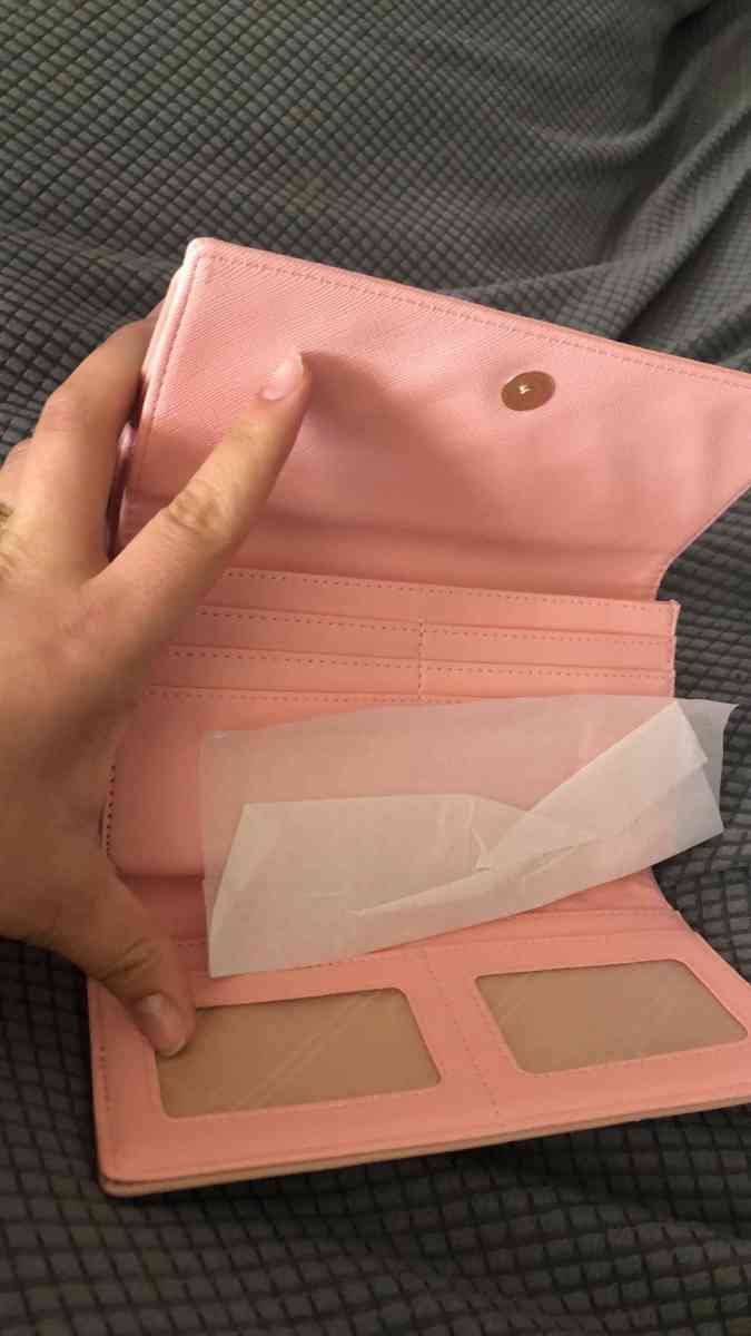 womans wallet