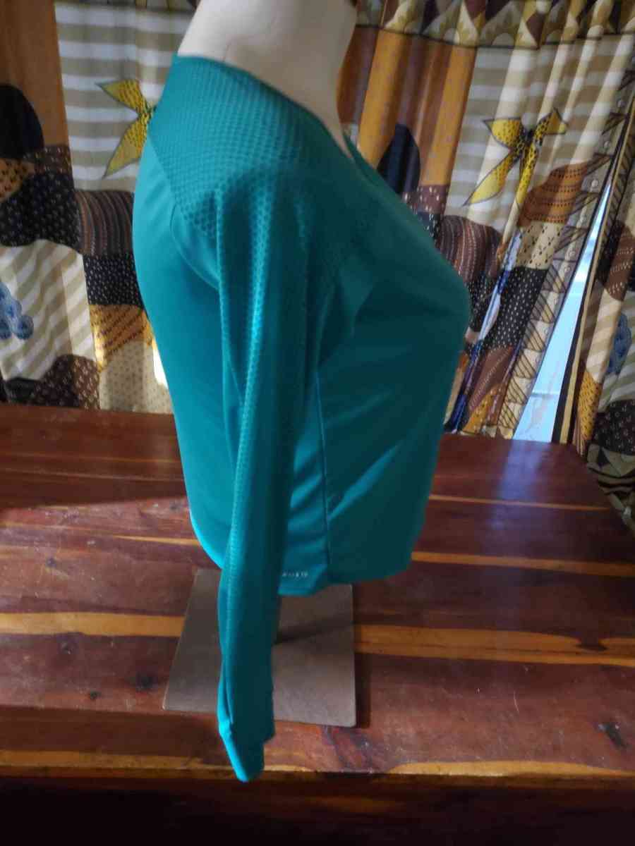 Nike size medium dry fit turquoise shirt bust 36 inches