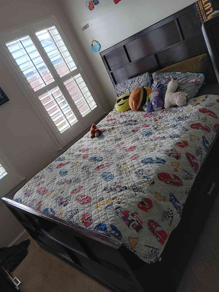 bedroom frame rails and two dressers