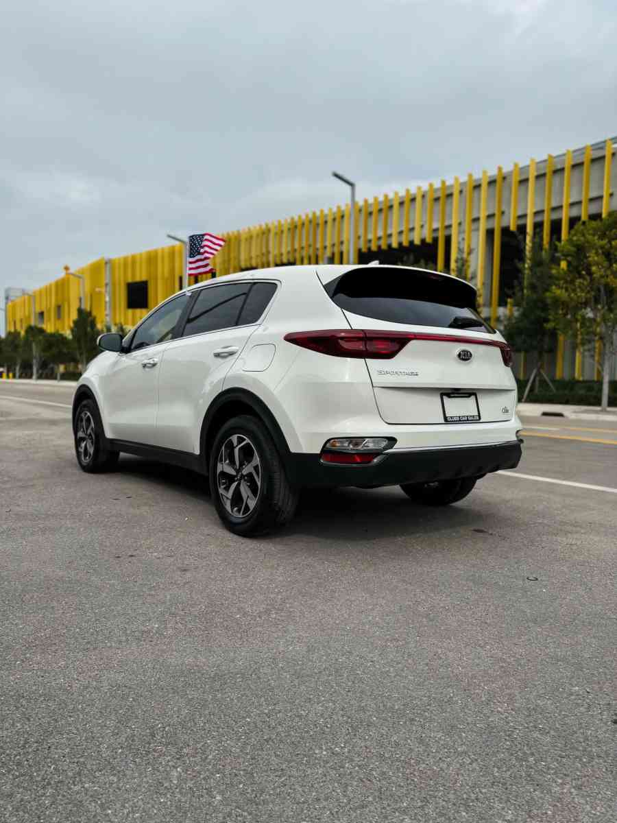2020 KIA SPORTAGE  19200 millas  1800 down pay