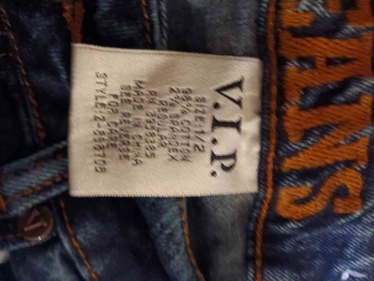 ladies ripped jeans cute