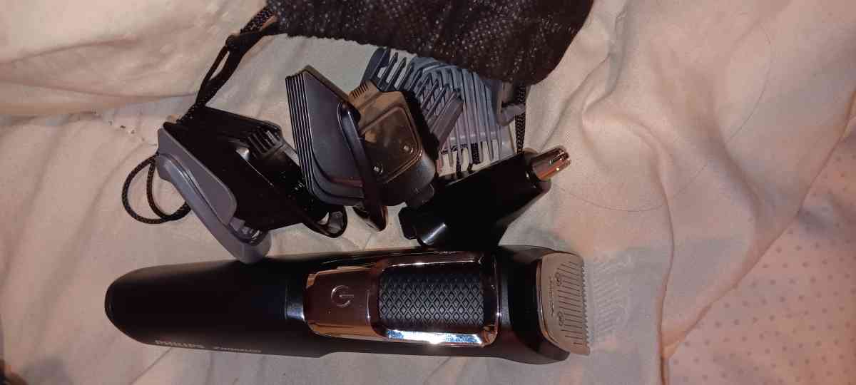 razor one electric the other rechargeable