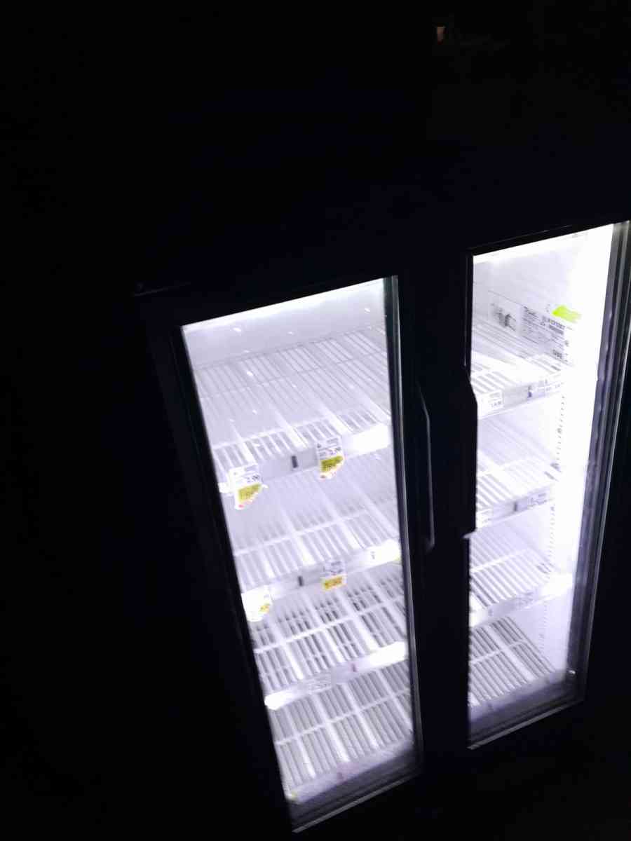 COOLER EXCELLENT CONDITION 8 YERS OLD IVE RECHECK WORKING