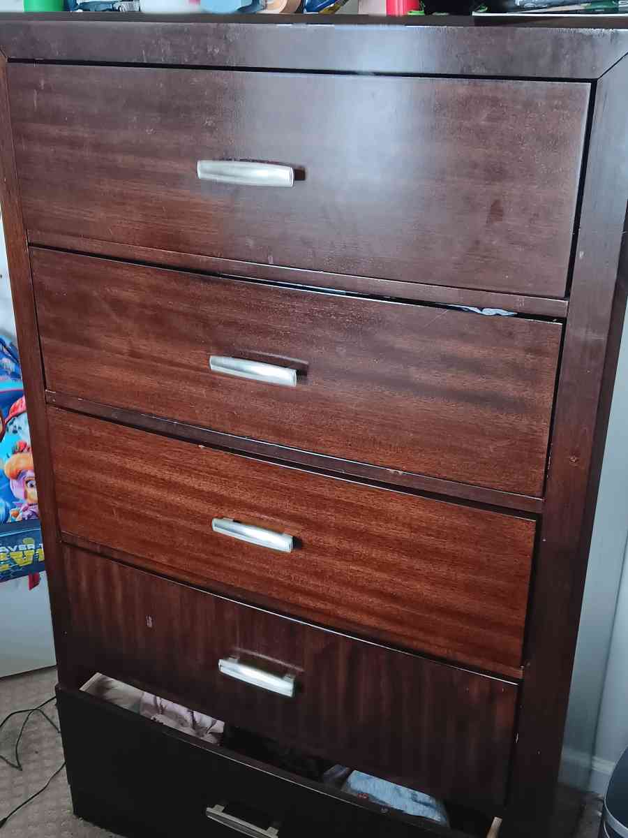 bedroom frame rails and two dressers