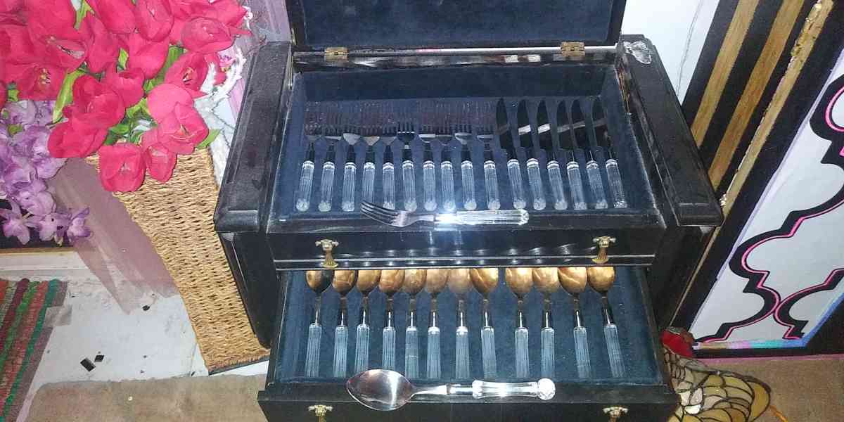 61 piece vintage Lucite flat ware