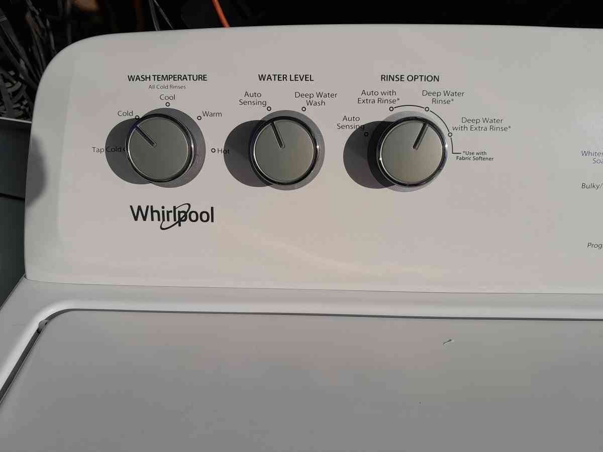 WHIRLPOOL WASHER DRYER ELECTRIC WHITE ON WHITE JUST LIKE NEW