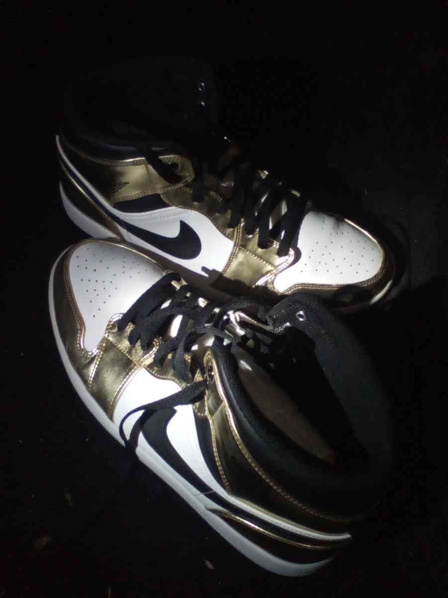 Nike Air Jordans 1 Mid SE