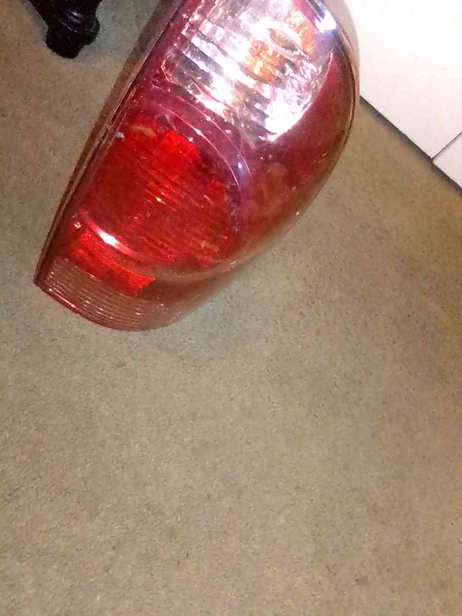 2003 Toyota 4Runner Right rear tail light