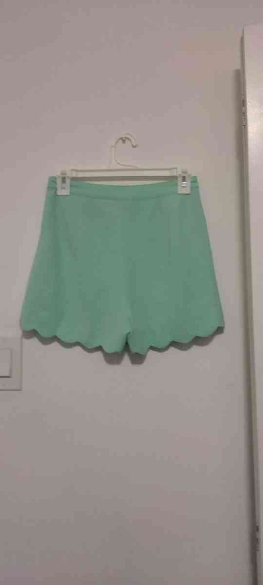 Double Zero Mint Scalloped Shorts
