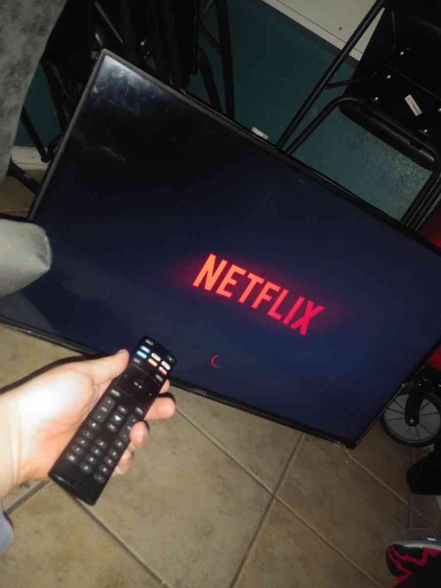 40inch tv with adjustable mount on the tv