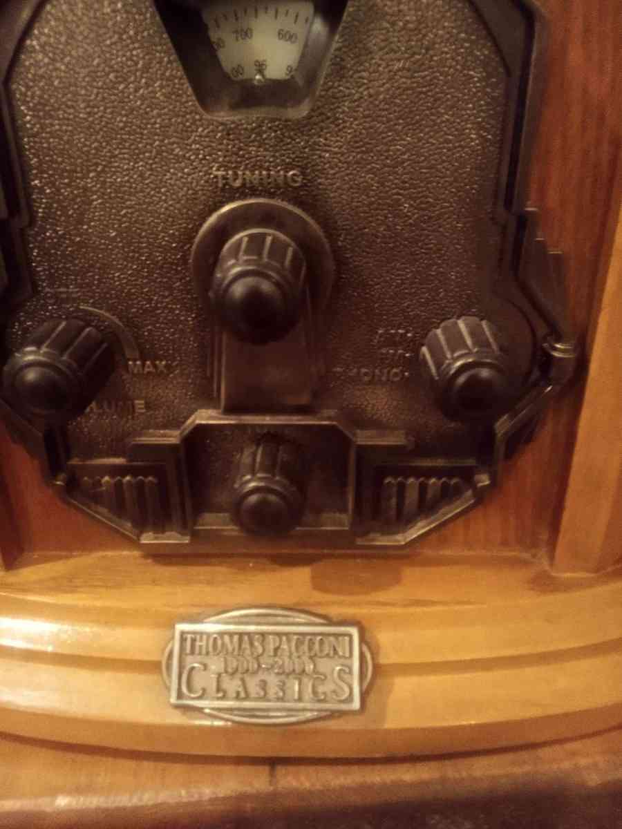 Thomas Pacconi record player