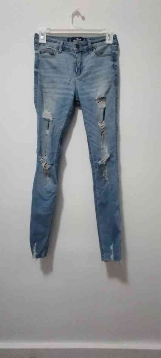 Hollister Mid Rise Ripped Med Wash Super Skinny jeans