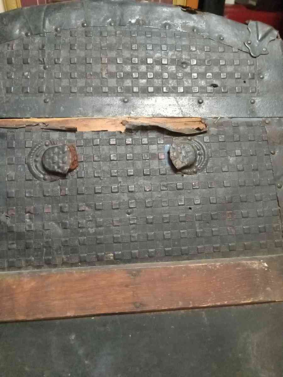 1800s steamboat chest