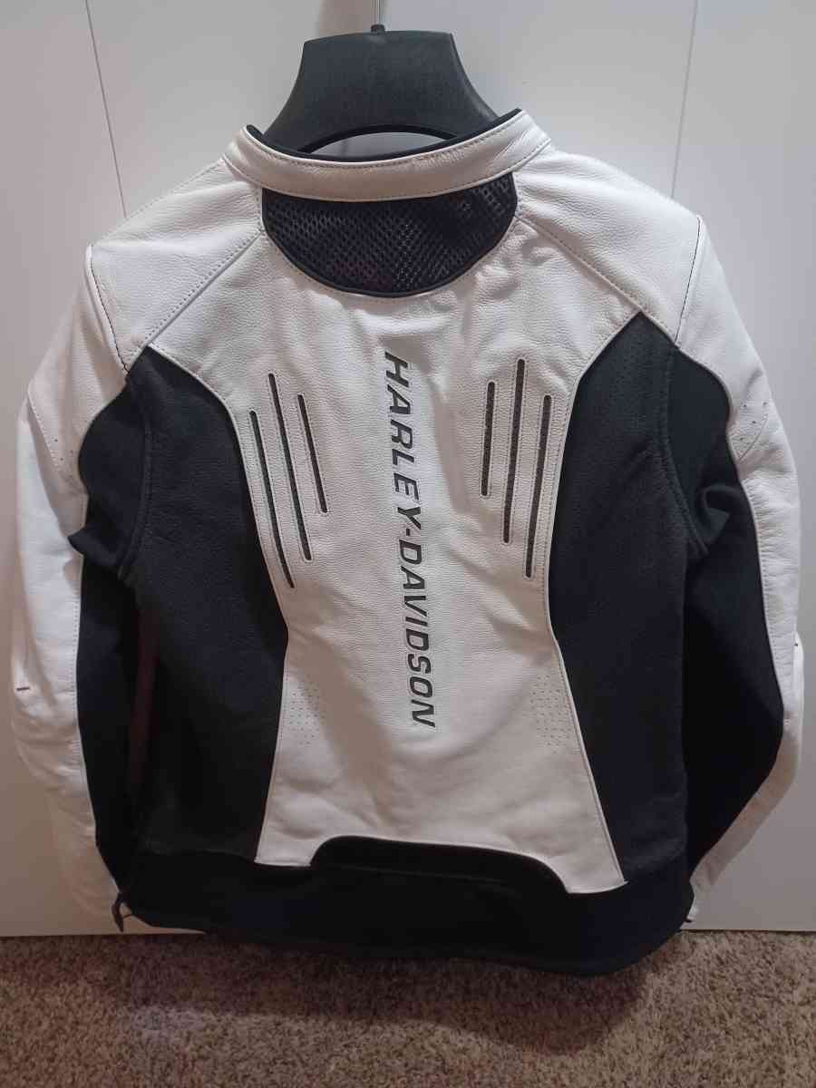 BRAND NEW WITH TAGS WOMENS HARLEY DAVIDSON LEATHER JACKET