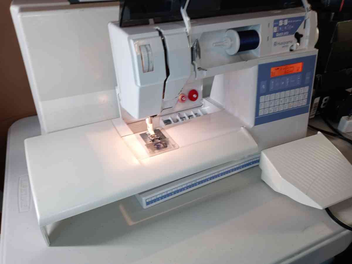 Husqvarna Rose 400 embroidery sewing machine