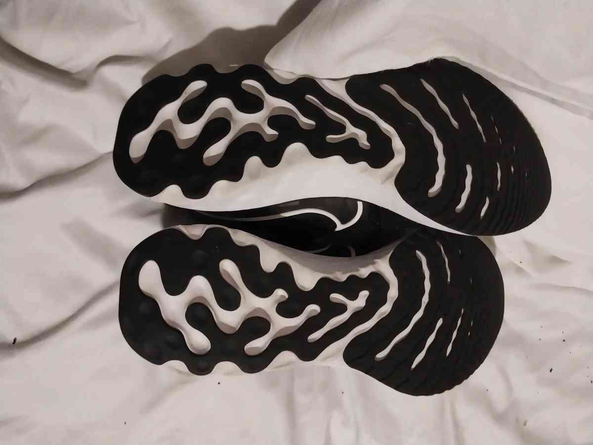 nike Retreat infinity size 7 half men