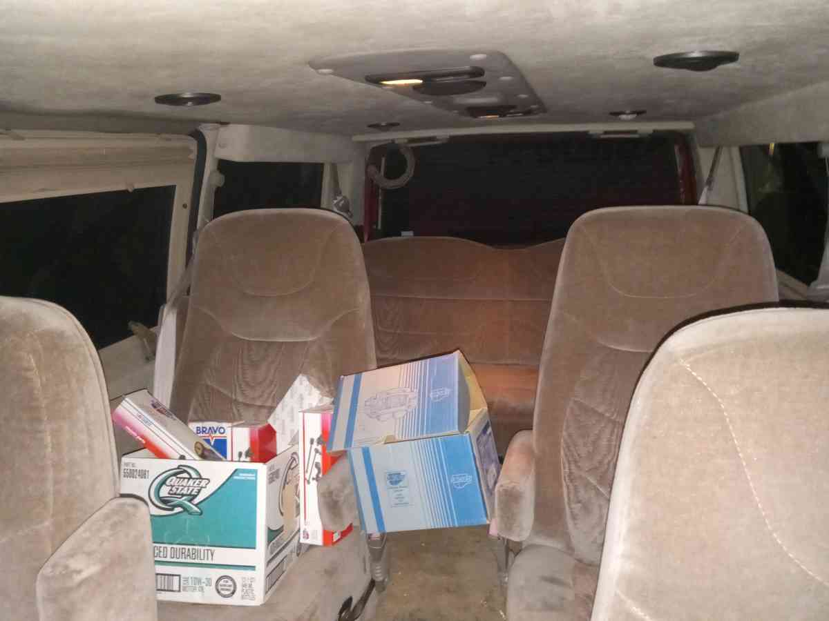 1998 GMC Safari regency package Excellent condition