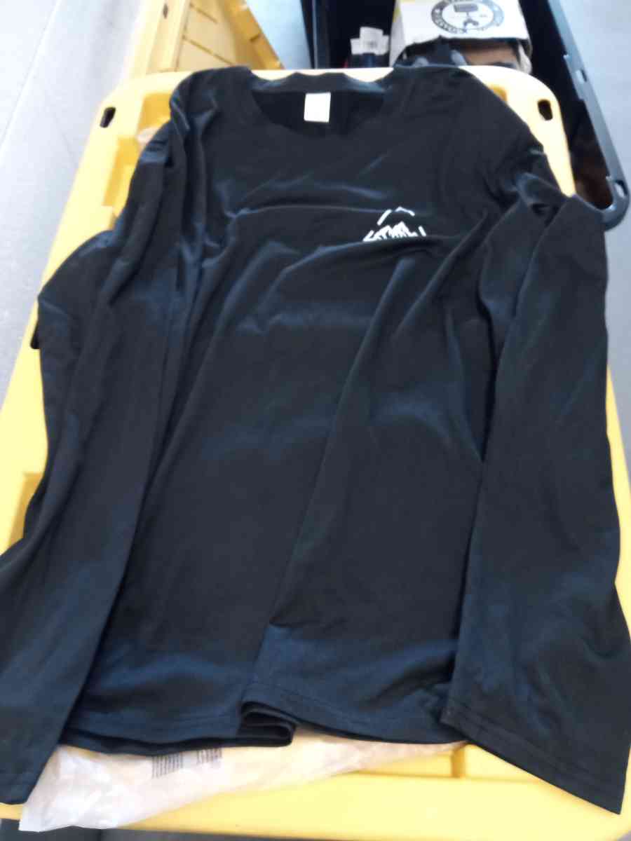 the 3 sweatshirt large new