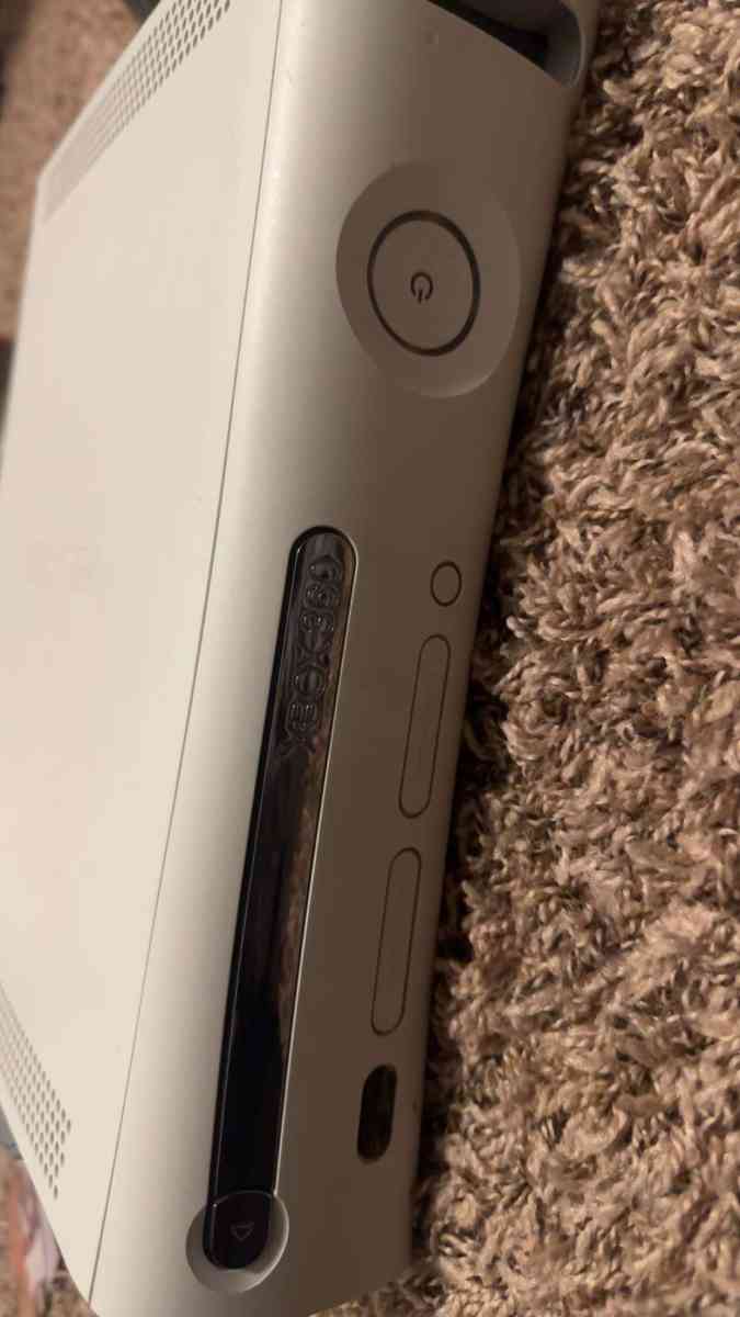 Xbox 360 2 controllers plus games