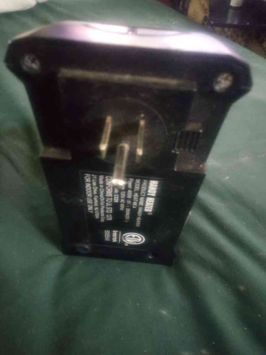plug in small powerful heater   works very well