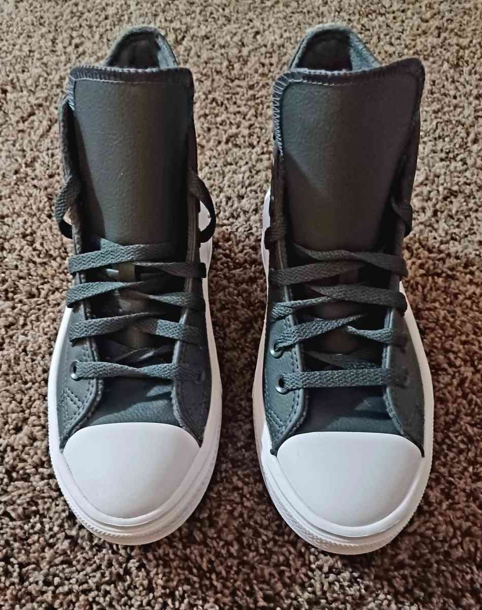 BRAND NEW WOMENS GRAY LEATHER HIGH TOP CONVERSE
