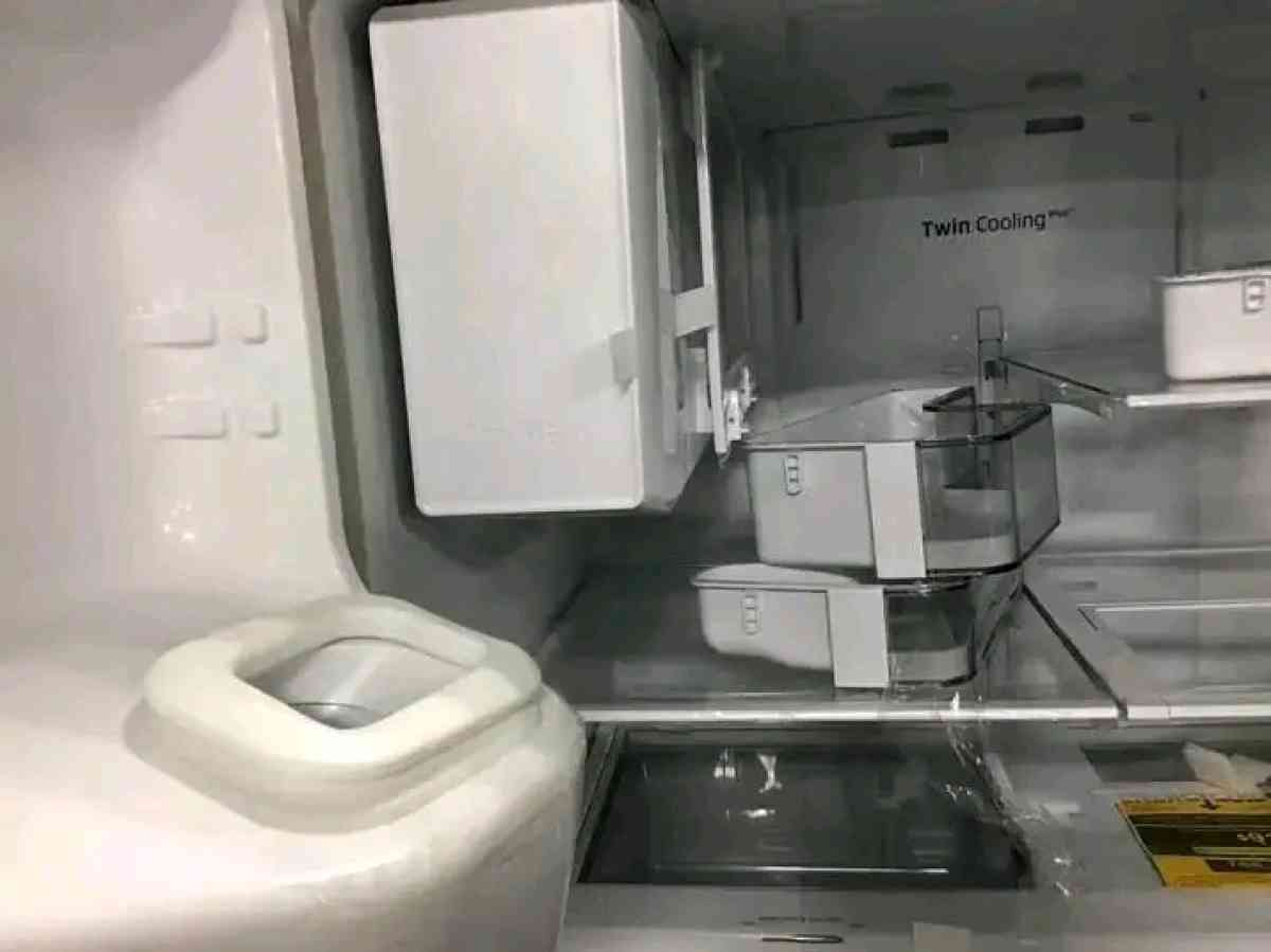 Samsung stainless steel 4 door refrigerator